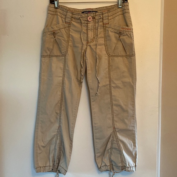 DKNY Capris Size 3 - Picture 2 of 9